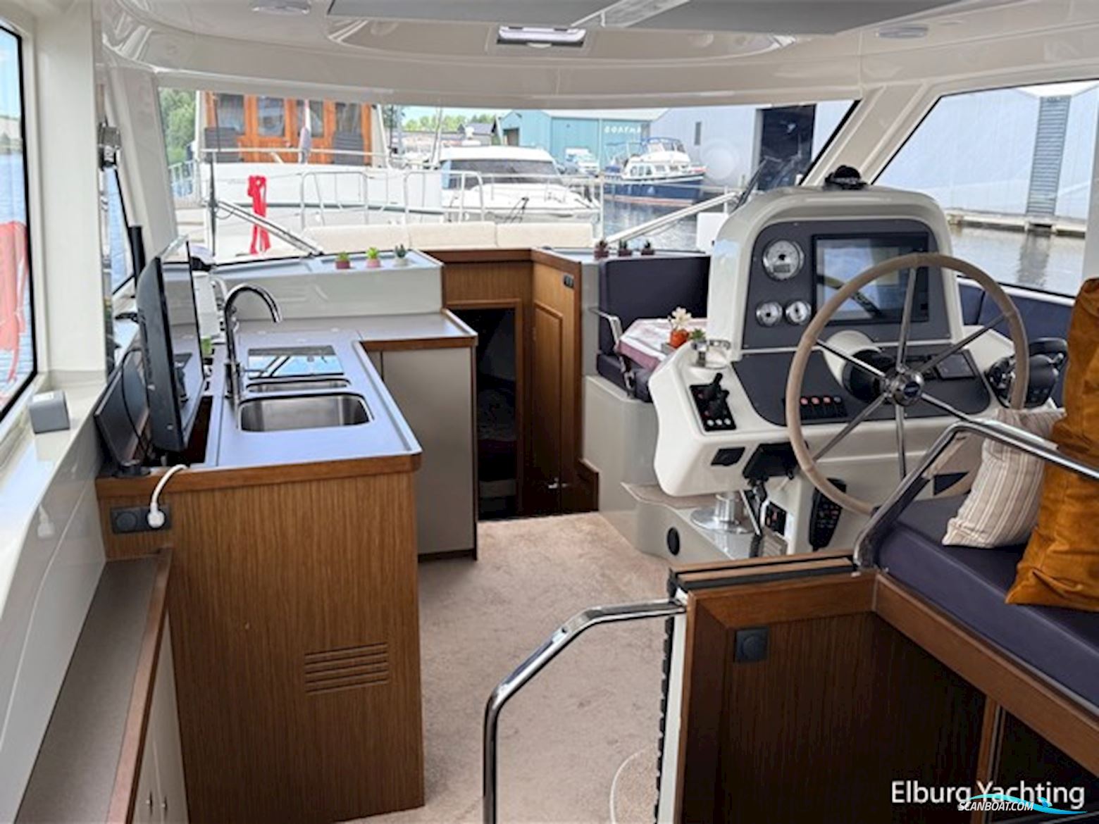 Bavaria E40 Flybridge