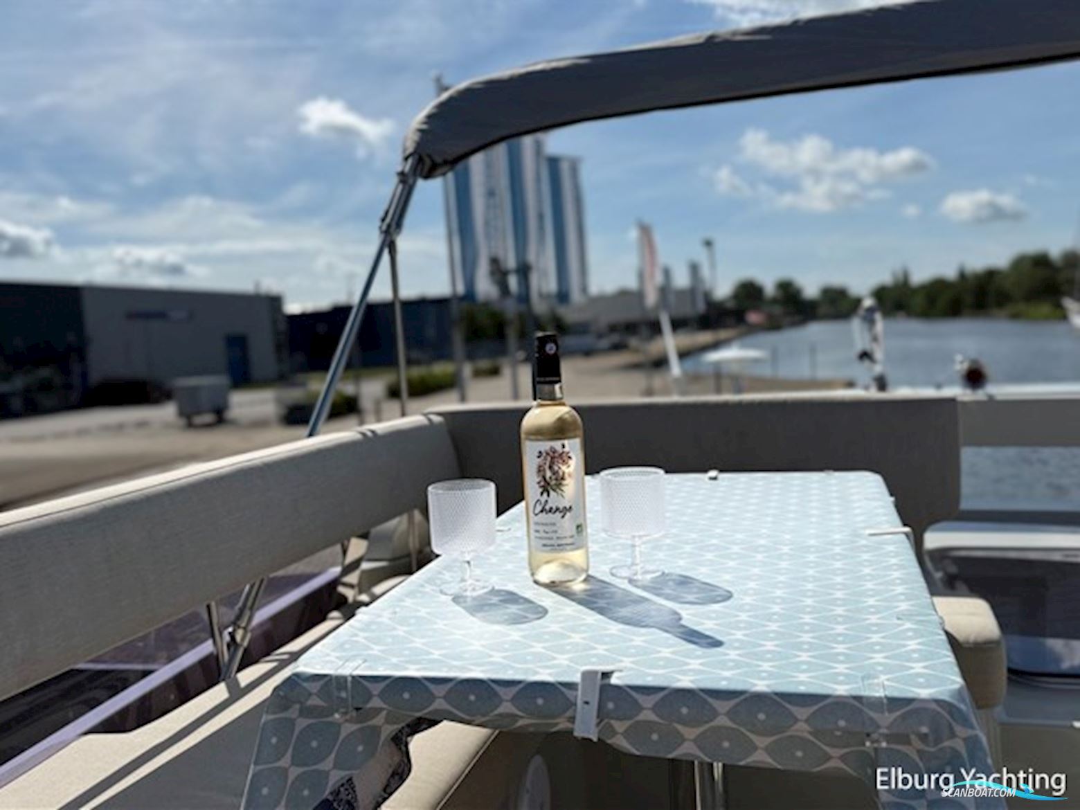 Bavaria E40 Flybridge