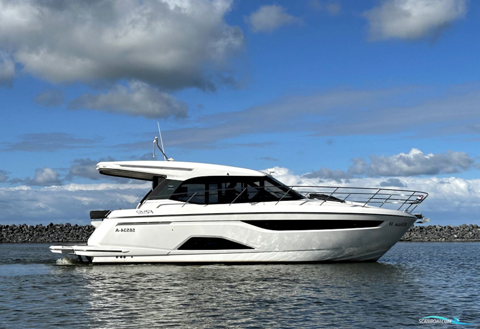Bavaria Motor Boats R40 Coupé