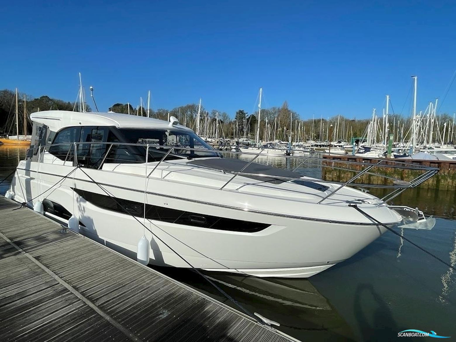 Bavaria R40 Coupe Motorboot 2025, mit Volvo Penta motor, England