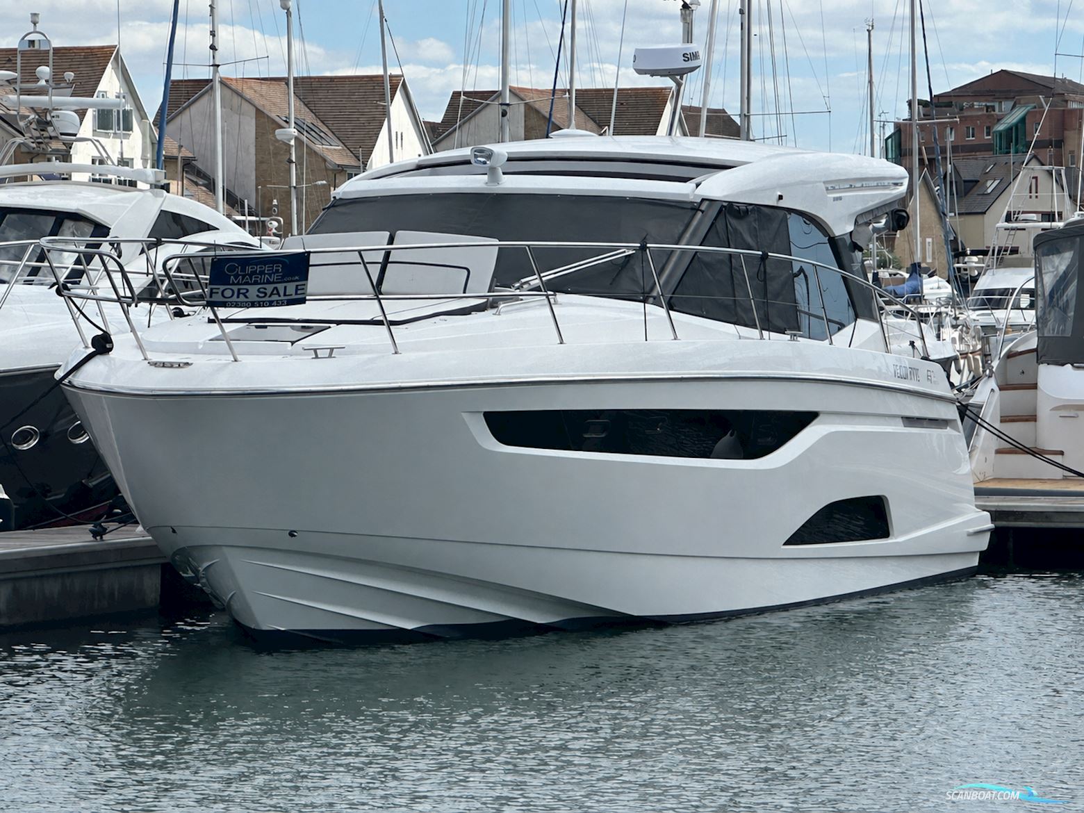 Bavaria R40 Coupe Motorboot 2022, mit Volvo Penta motor, England