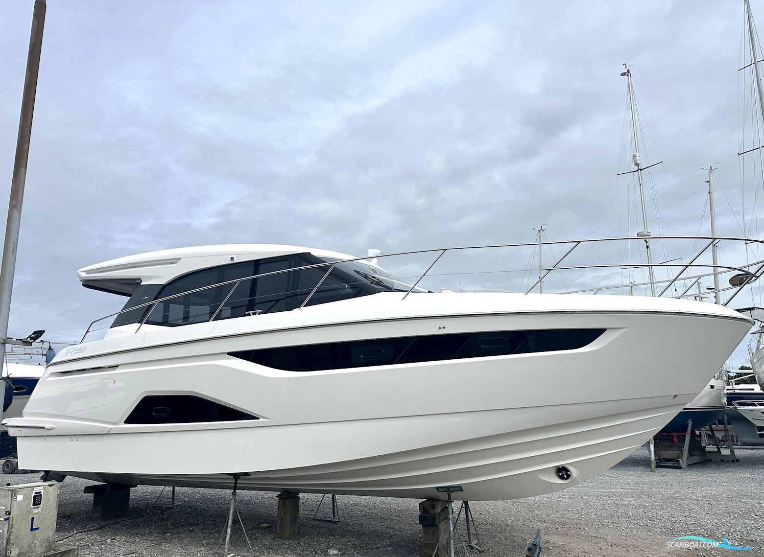 Bavaria R40 Coupe