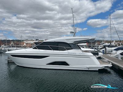 Bavaria R40 Coupe Motorboot 2022, mit Volvo Penta motor, England