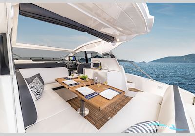 Bavaria SR41 HT Motorboot 2023, mit Volvo Penta D6-380 motor, Dänemark