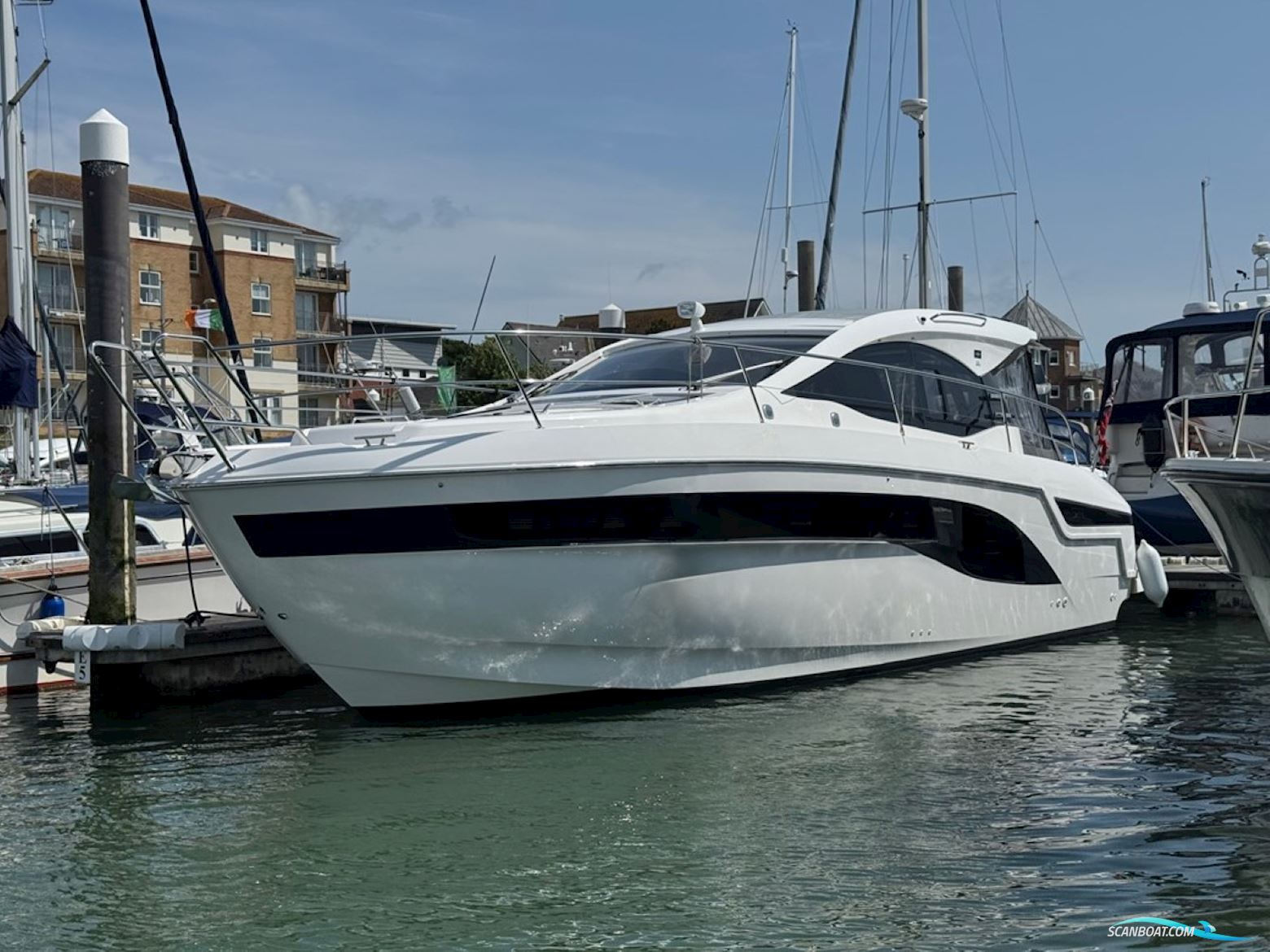 Bavaria SR41 Motorboot 2023, mit Volvo Penta motor, England