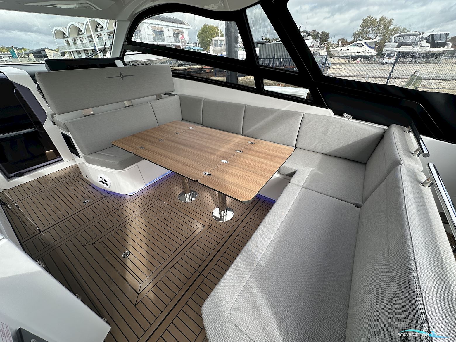 Bavaria Vida 33 Hard Top - Palma Boat Show Discount