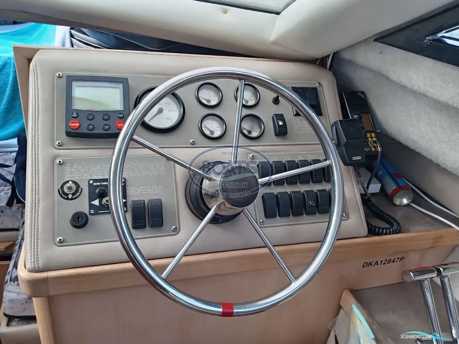 Bayliner  FLY cierra 2858