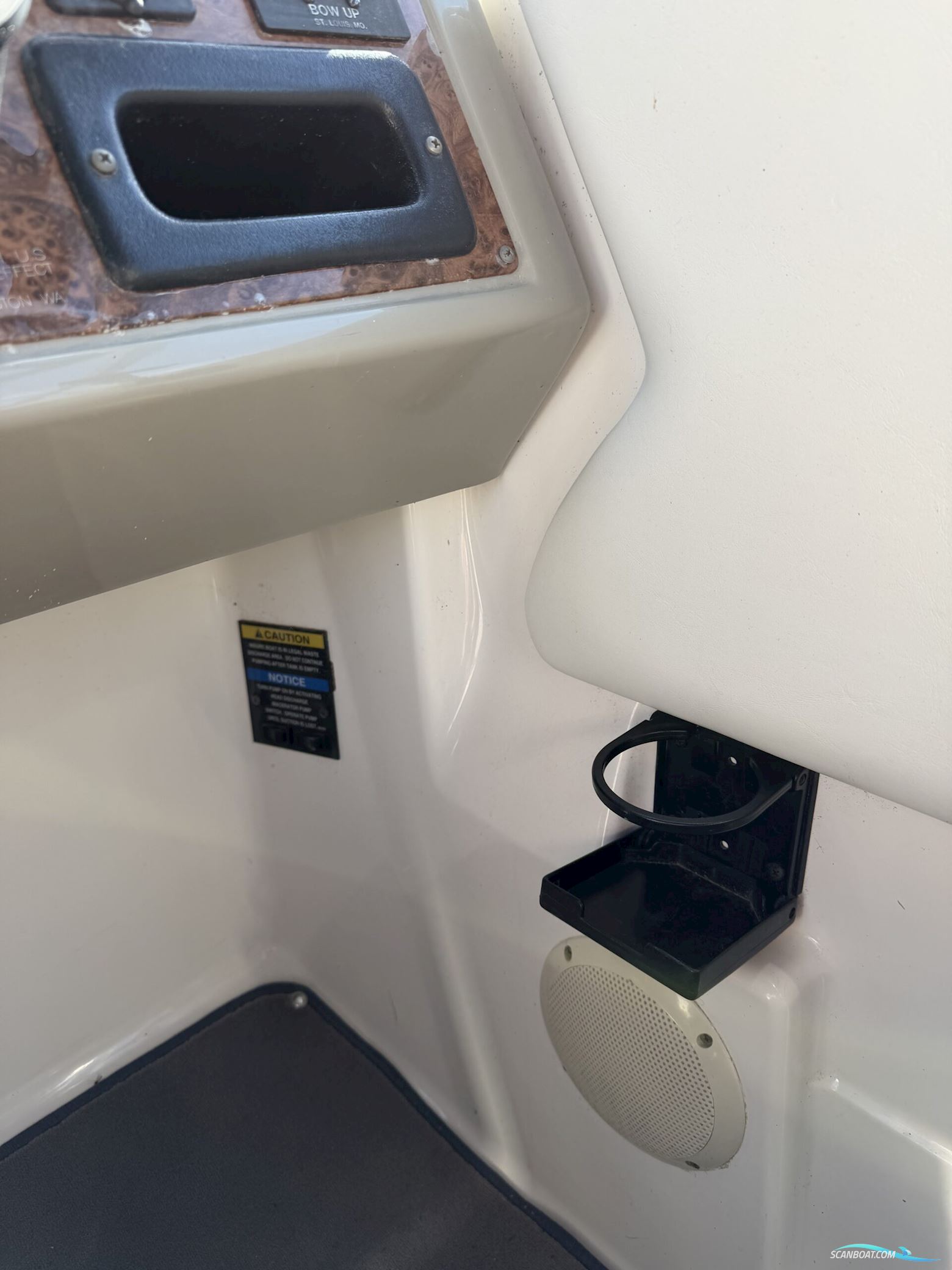 Bayliner 2355 Ciera med ferskvandskølet motor