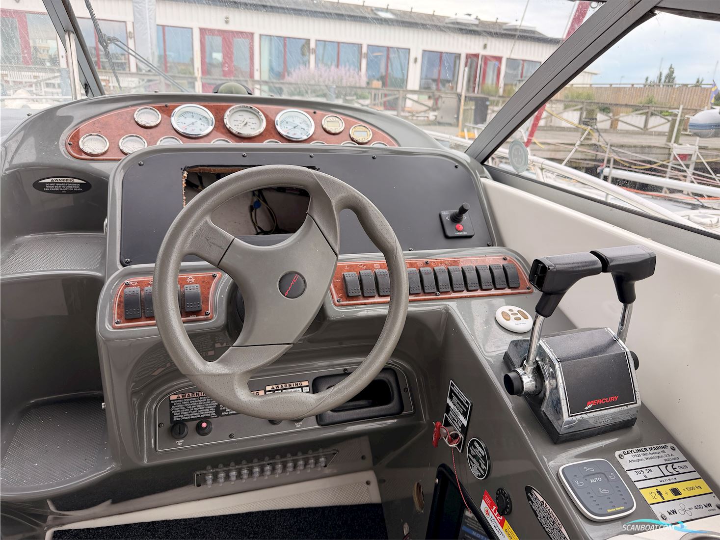 Bayliner 305