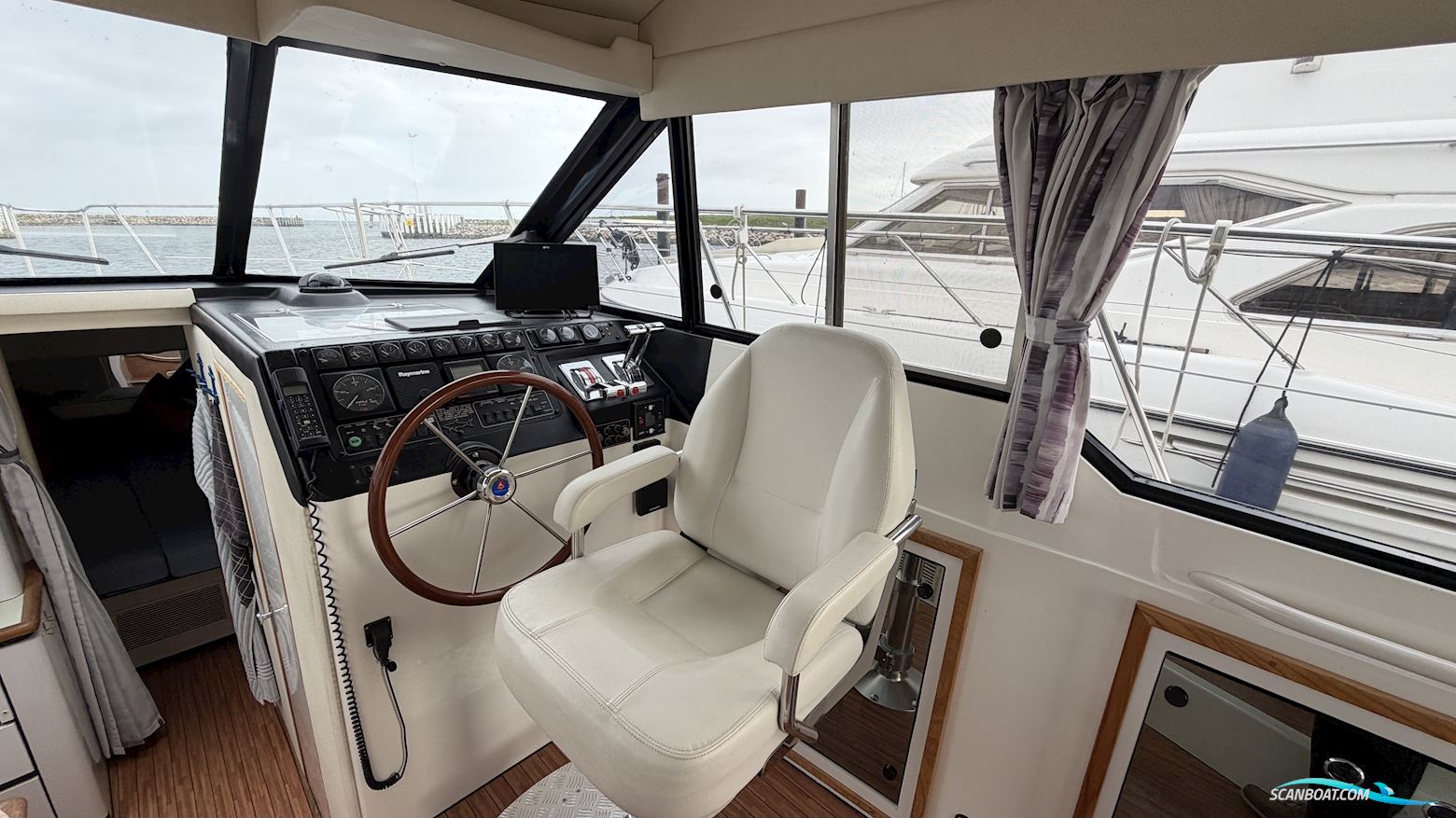 Bayliner 3688 Fly