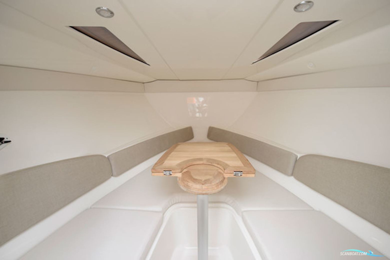 Bayliner 742R Cuddy med MerCruiser sterndrive