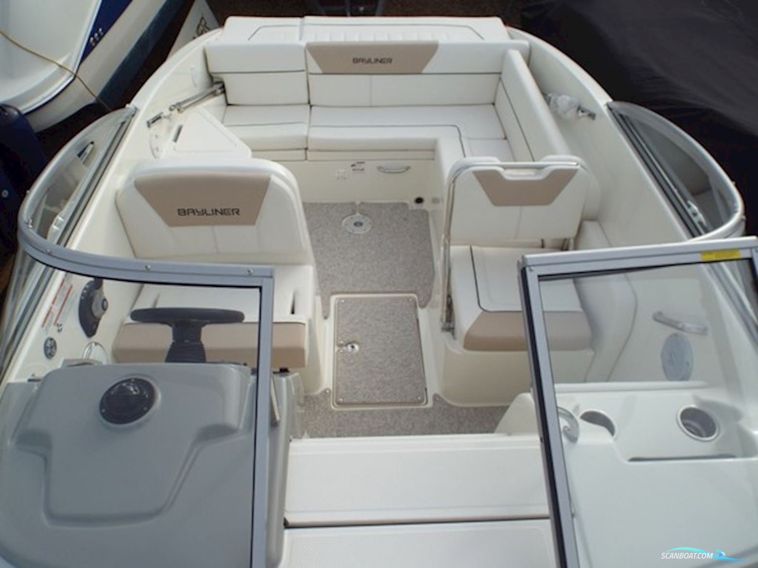 Bayliner 742R Cuddy med MerCruiser sterndrive