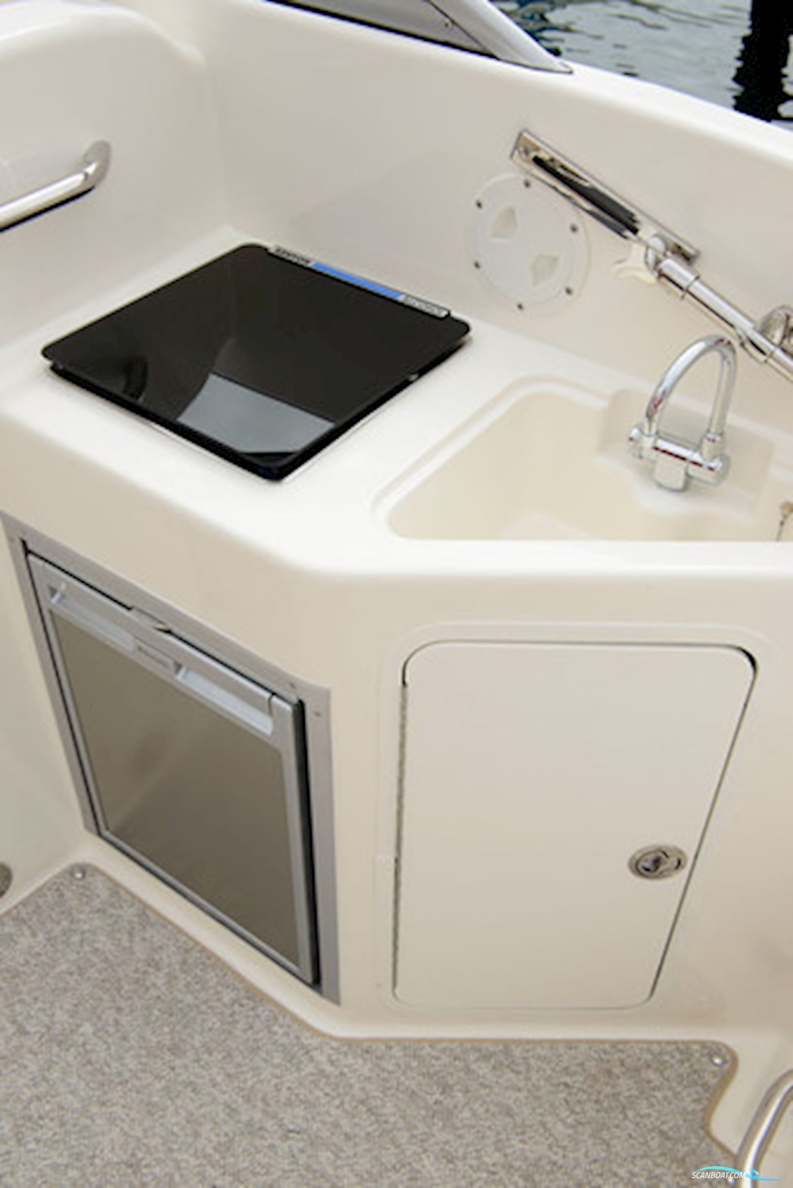 Bayliner 742R Cuddy med MerCruiser sterndrive