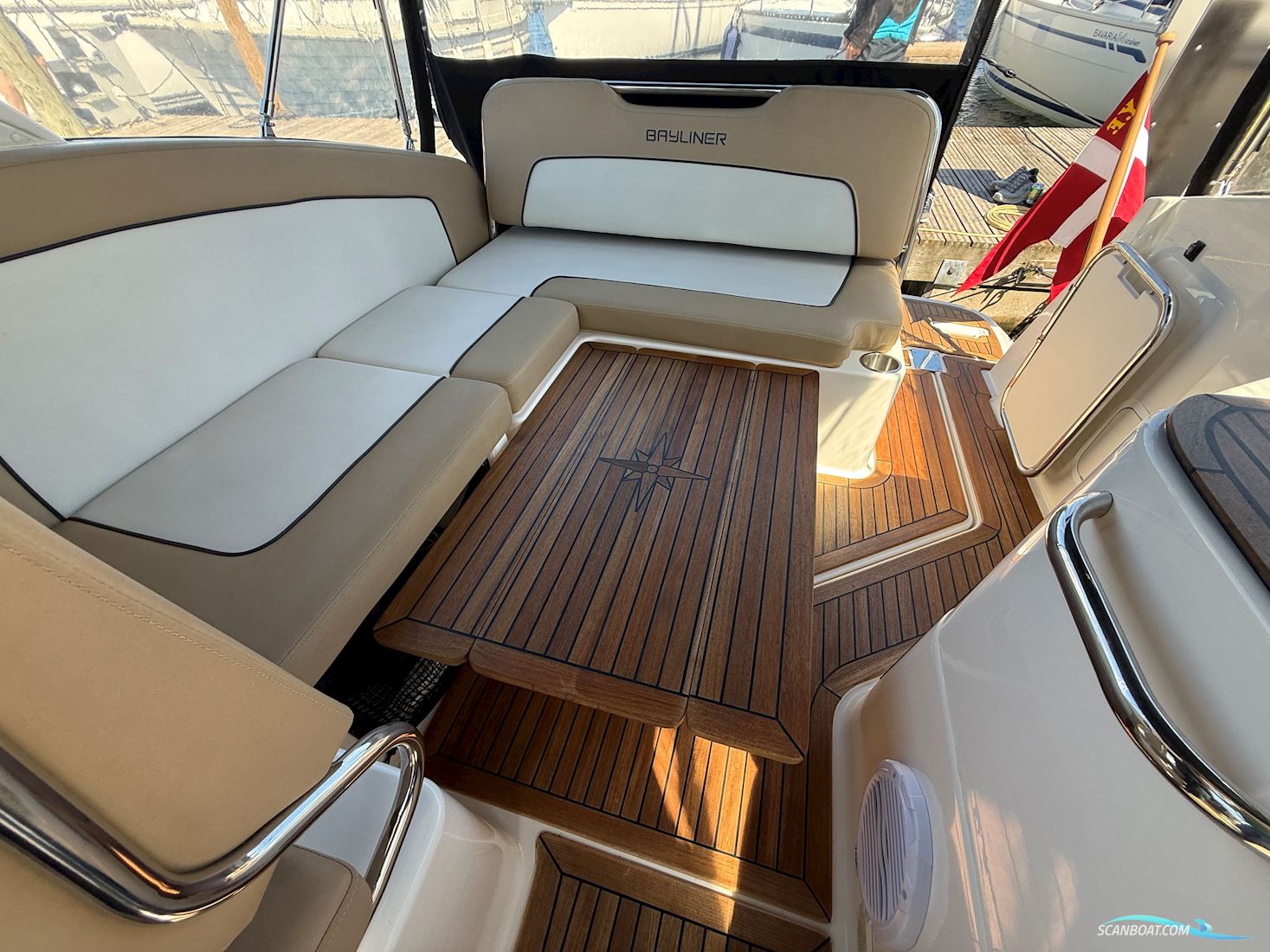 Bayliner 842