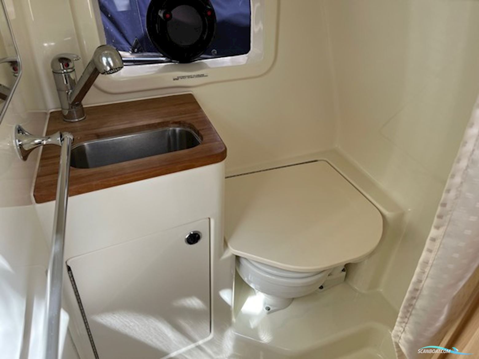 Bayliner Ciera 8 med 250 hk MerCruiser 4,5L V6 MPI ferskvandskølet 4 takt - Anvisningssalg