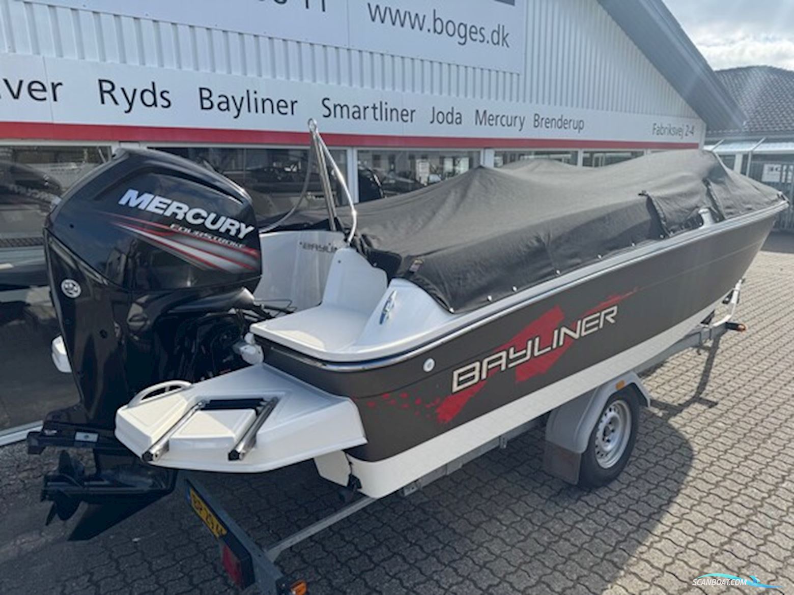 Bayliner E6 Element Med F115 Mercury-Efi 4 Takt og 1300 kg Brenderup "Element" Trailer.