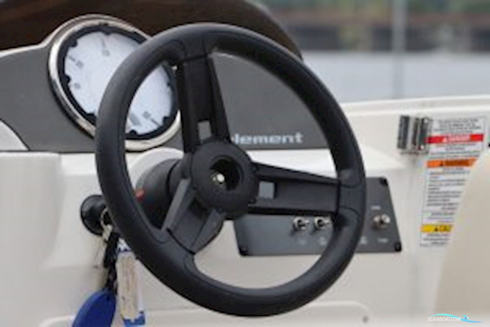 Bayliner Element E-16