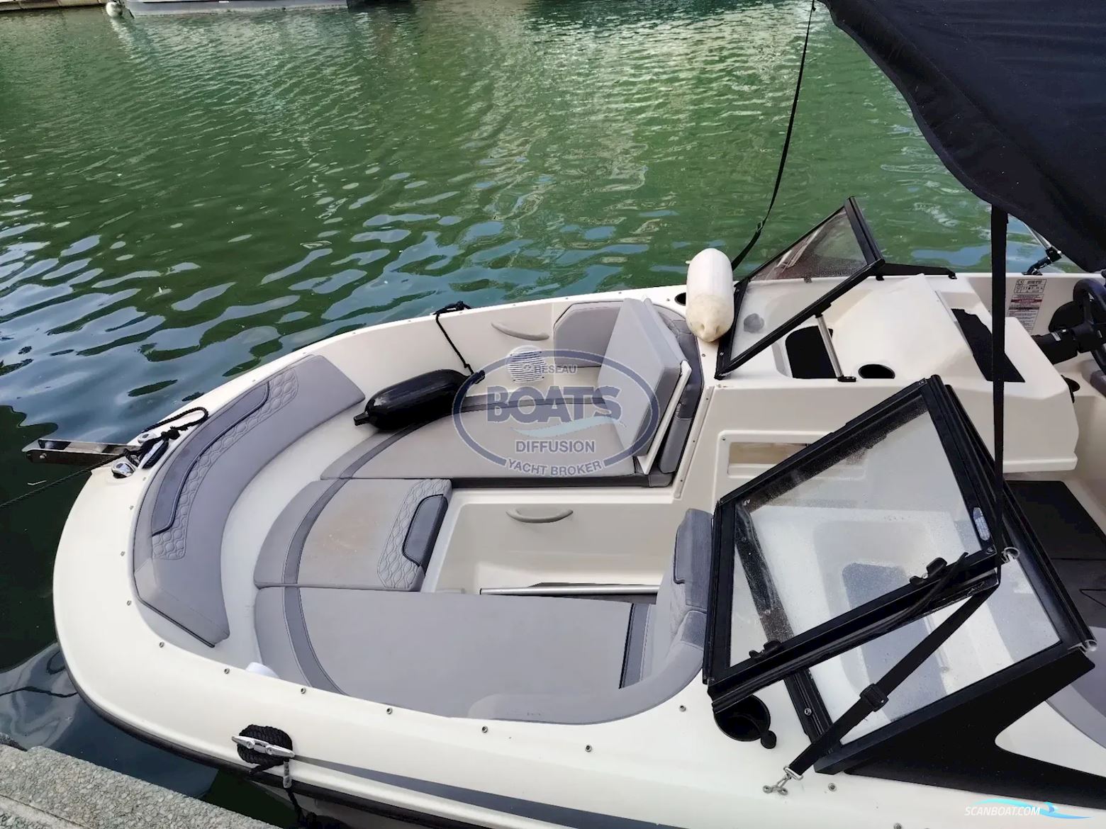 Bayliner M17
