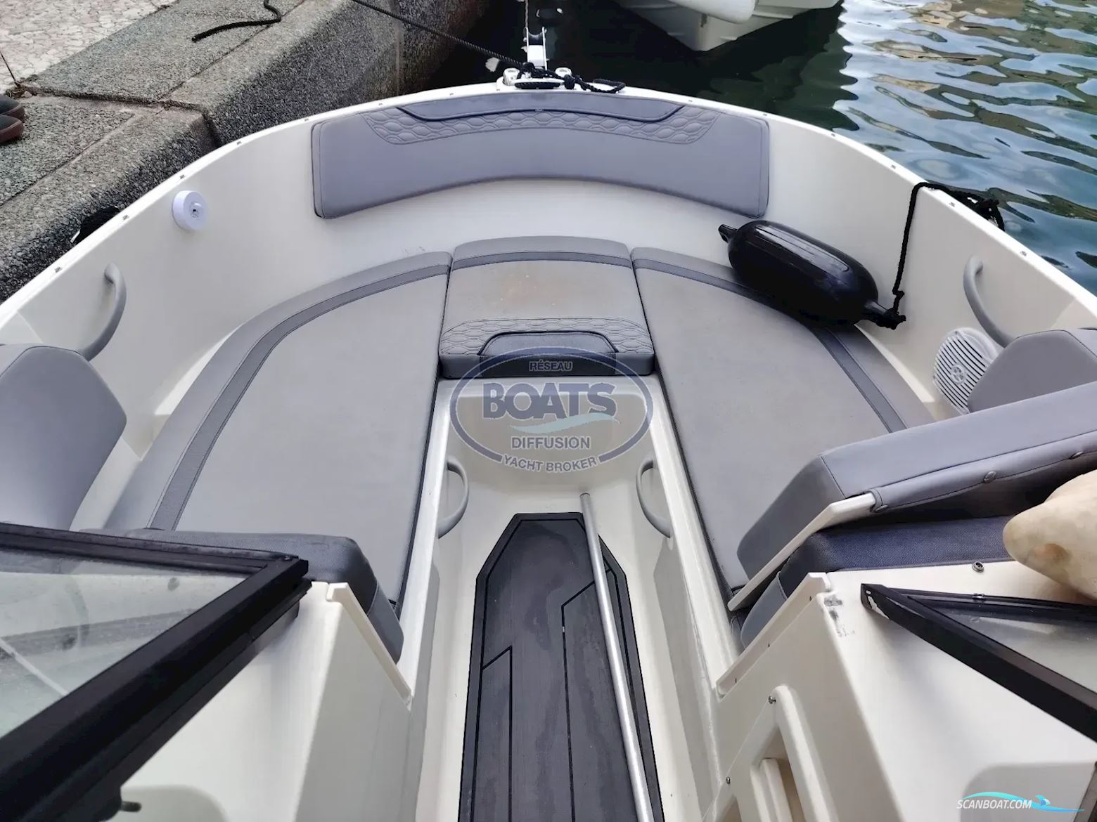 Bayliner M17