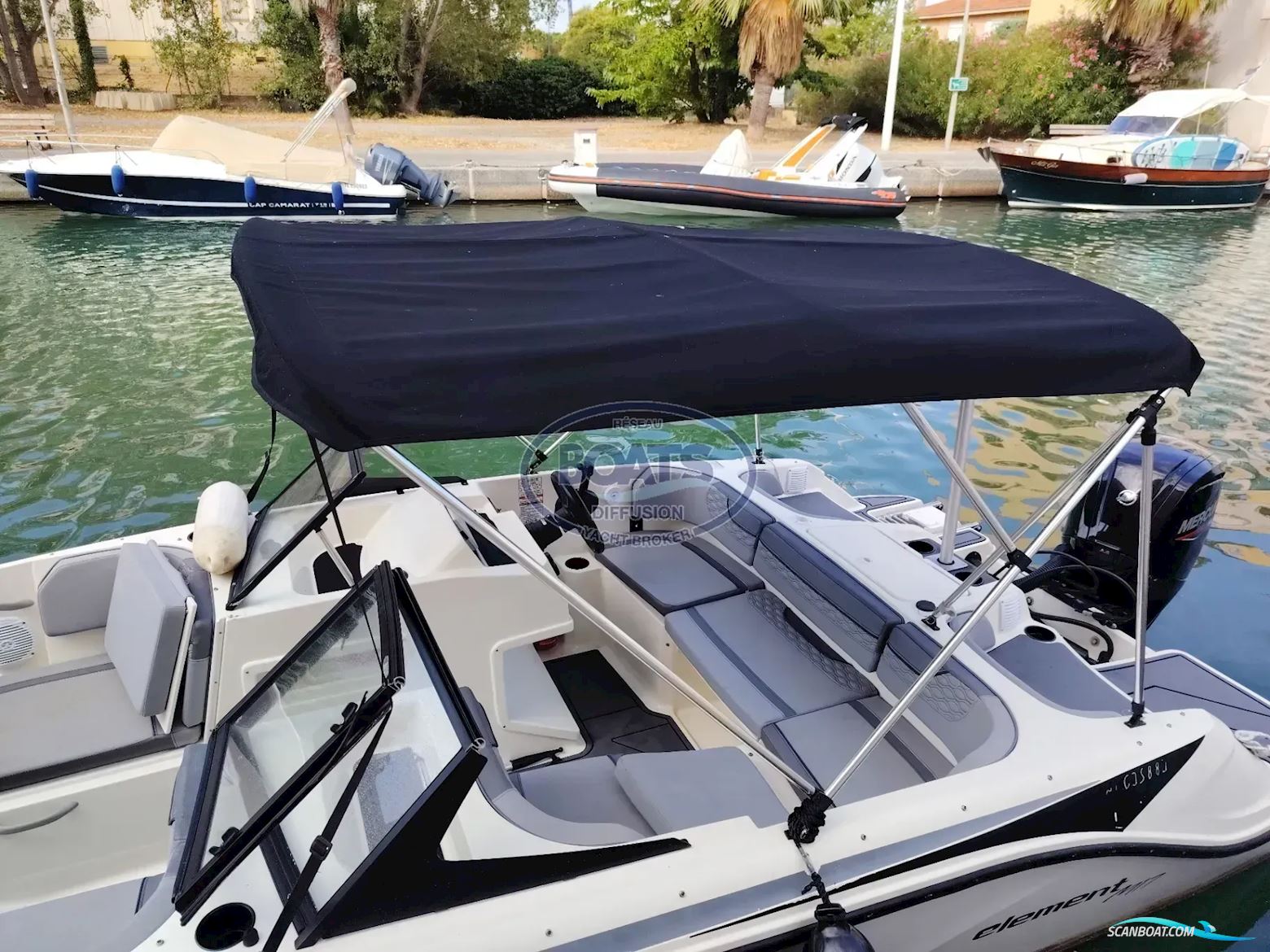 Bayliner M17
