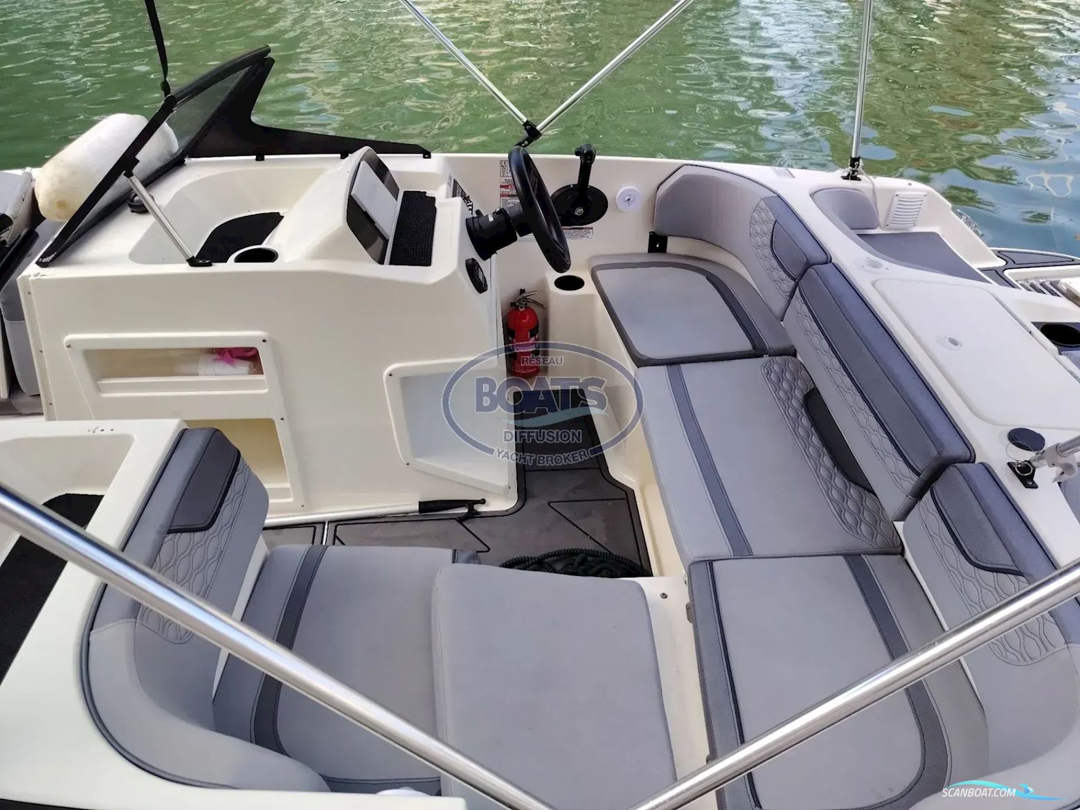 Bayliner M17