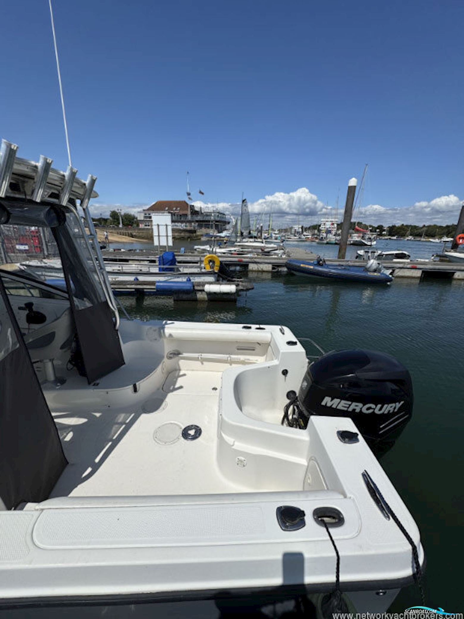 Bayliner Trophy 2102 Walkaround