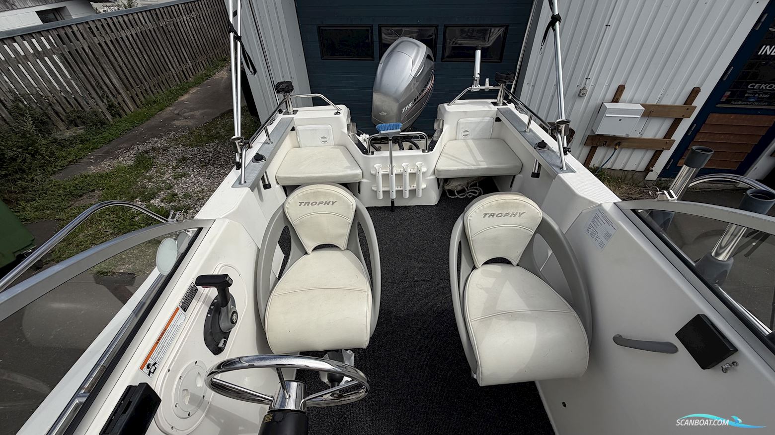 Bayliner Trophy