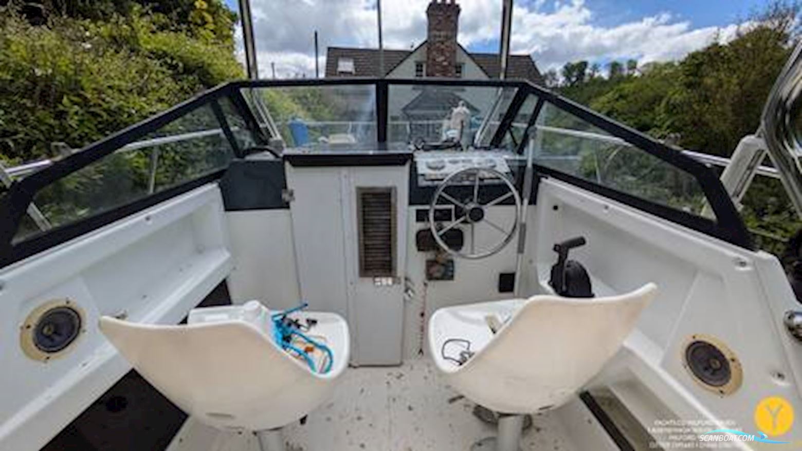 Bayliner Trophy Walkaround 2102