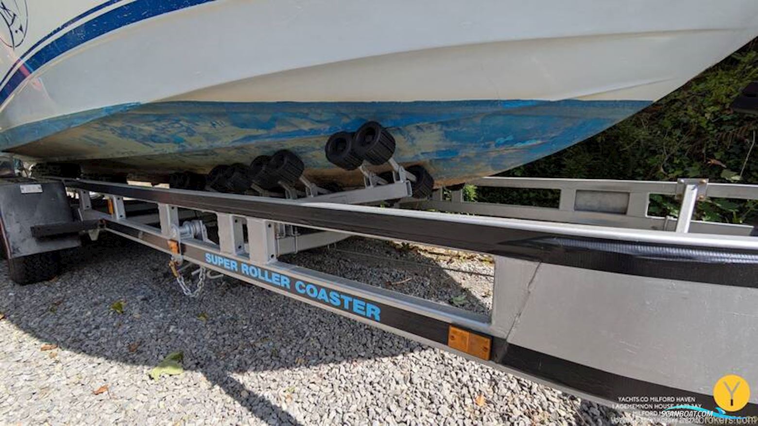 Bayliner Trophy Walkaround 2102