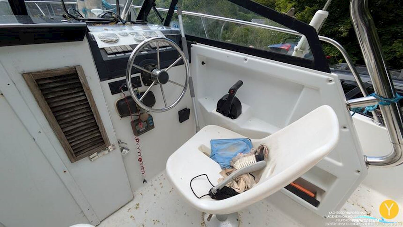Bayliner Trophy Walkaround 2102