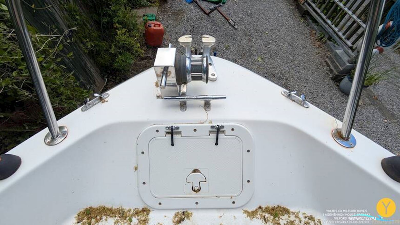 Bayliner Trophy Walkaround 2102