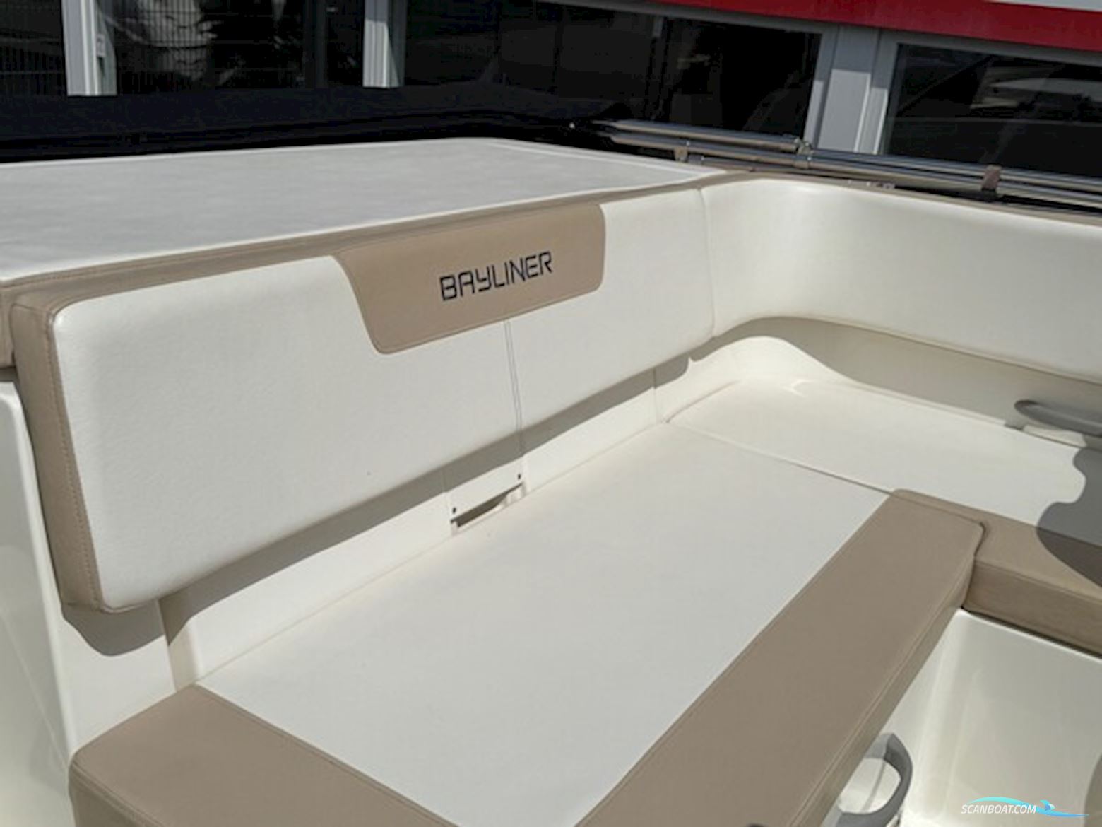Bayliner VR5 Bowrider Med F115 Mercury-Efi XL Proxs CT - Solgt