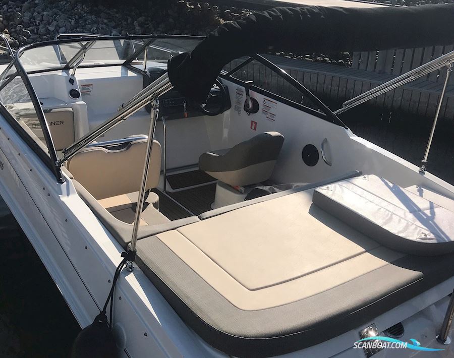 Bayliner VR5 Cuddy Cabin Motorboot 2019, mit Mercury motor, Dänemark