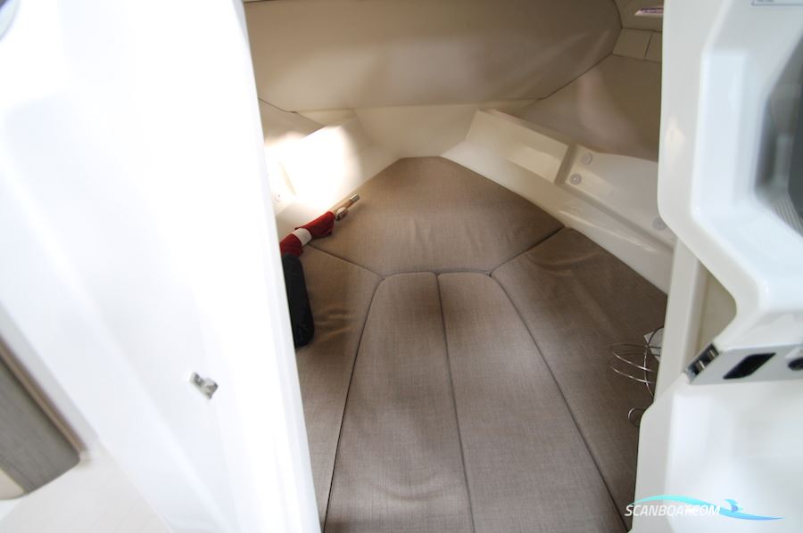 Bayliner VR5 Cuddy Cabin