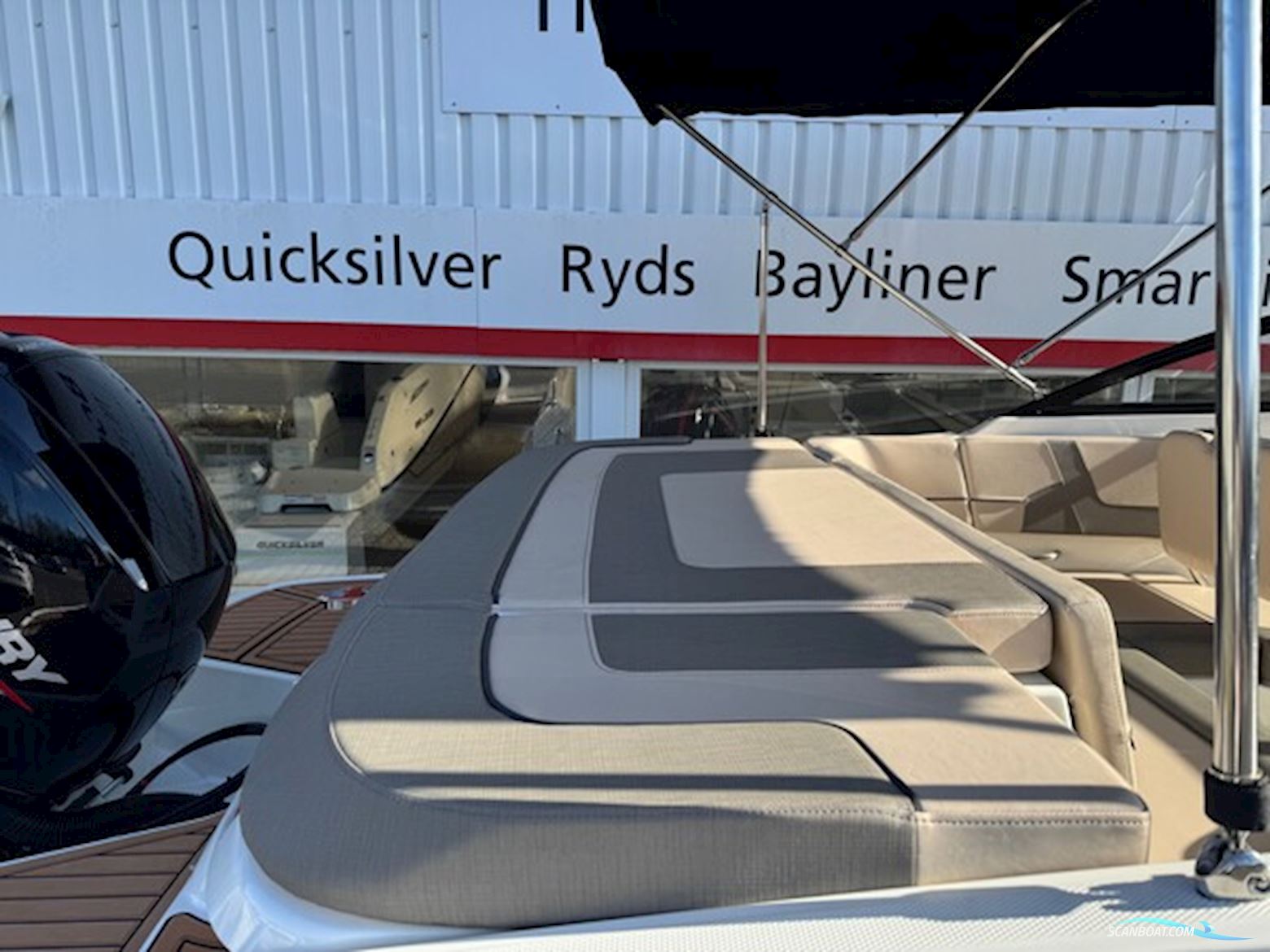 Bayliner VR5 Cuddy med F150 Mercury-EFI XL 3,0L  - inkl. udstyr - TILBUD