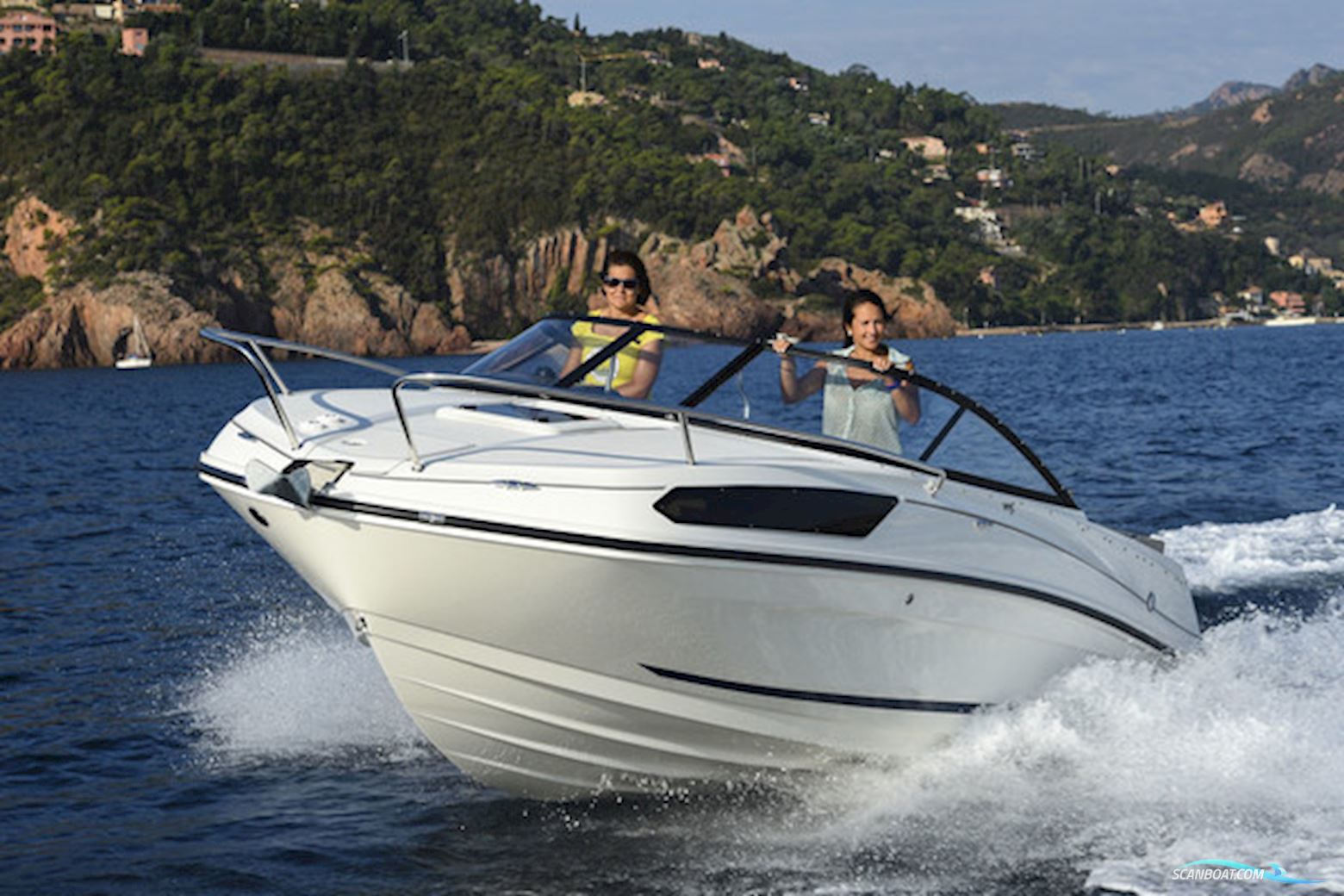 Bayliner VR5 Cuddy med Mercruiser sterndrive