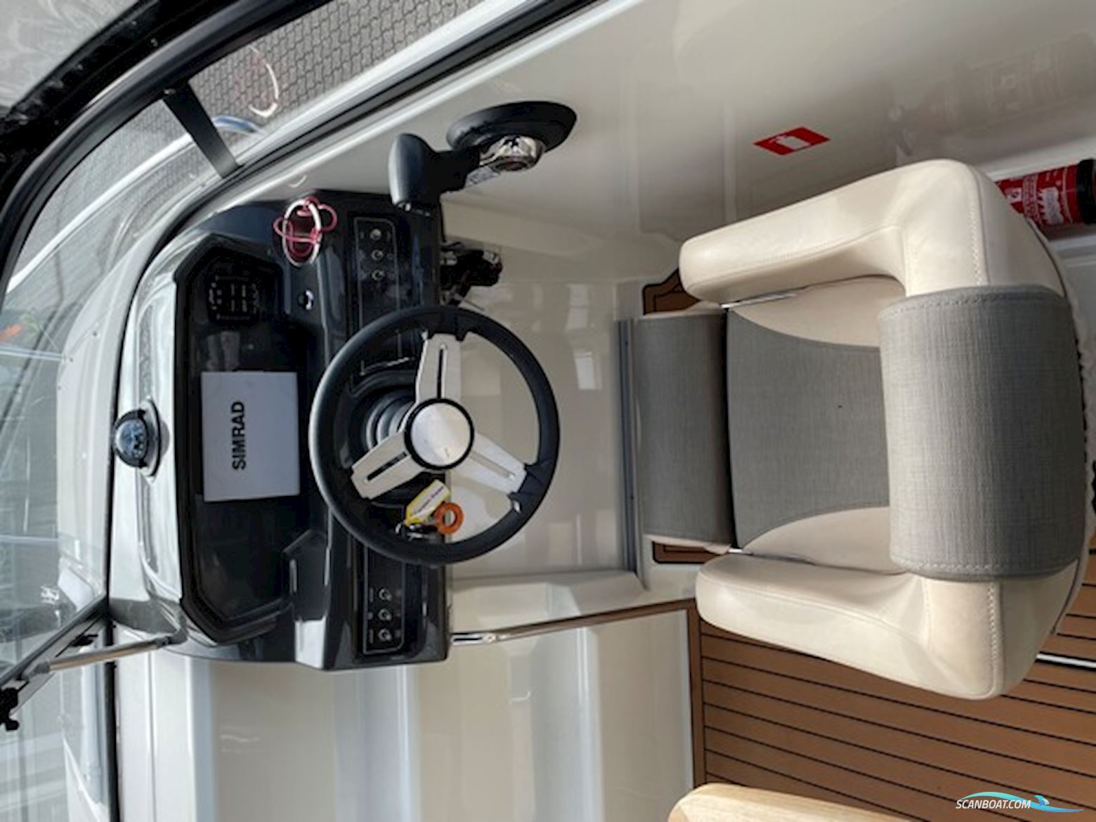 Bayliner VR5 Cuddy Med Mercury F225 V6 og 2500 kg Brenderup Trailer.