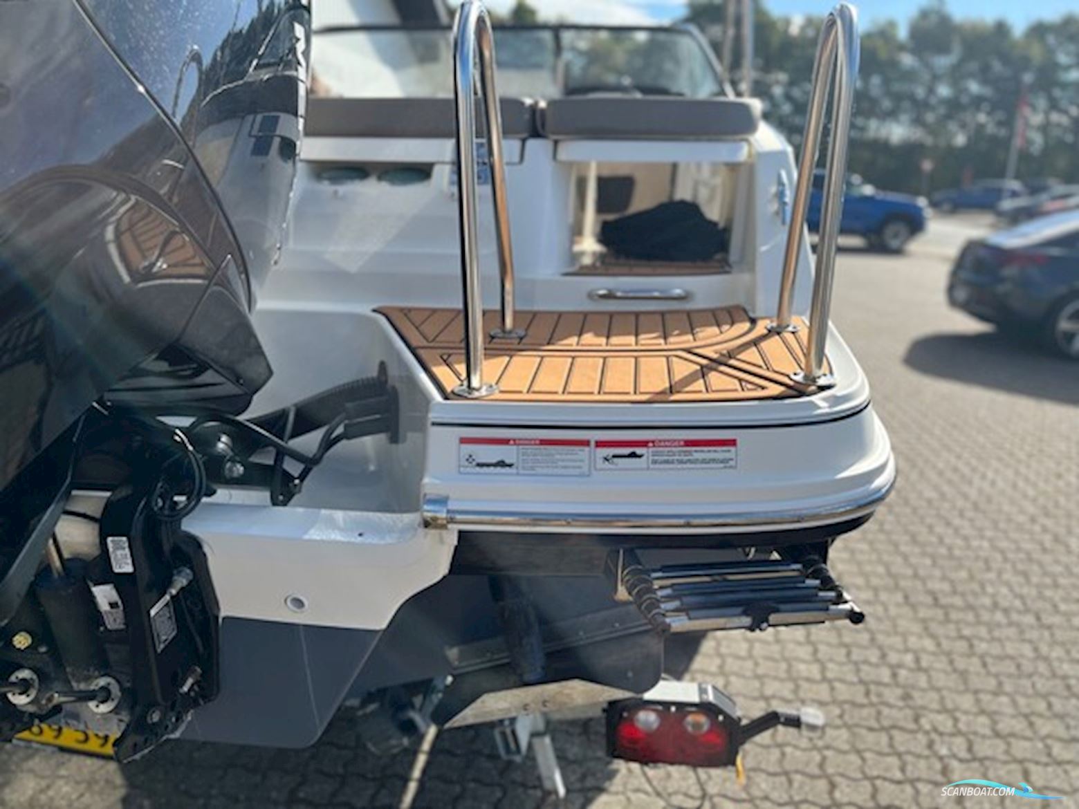 Bayliner VR5 Cuddy Med Mercury F225 V6 og 2500 kg Brenderup Trailer.