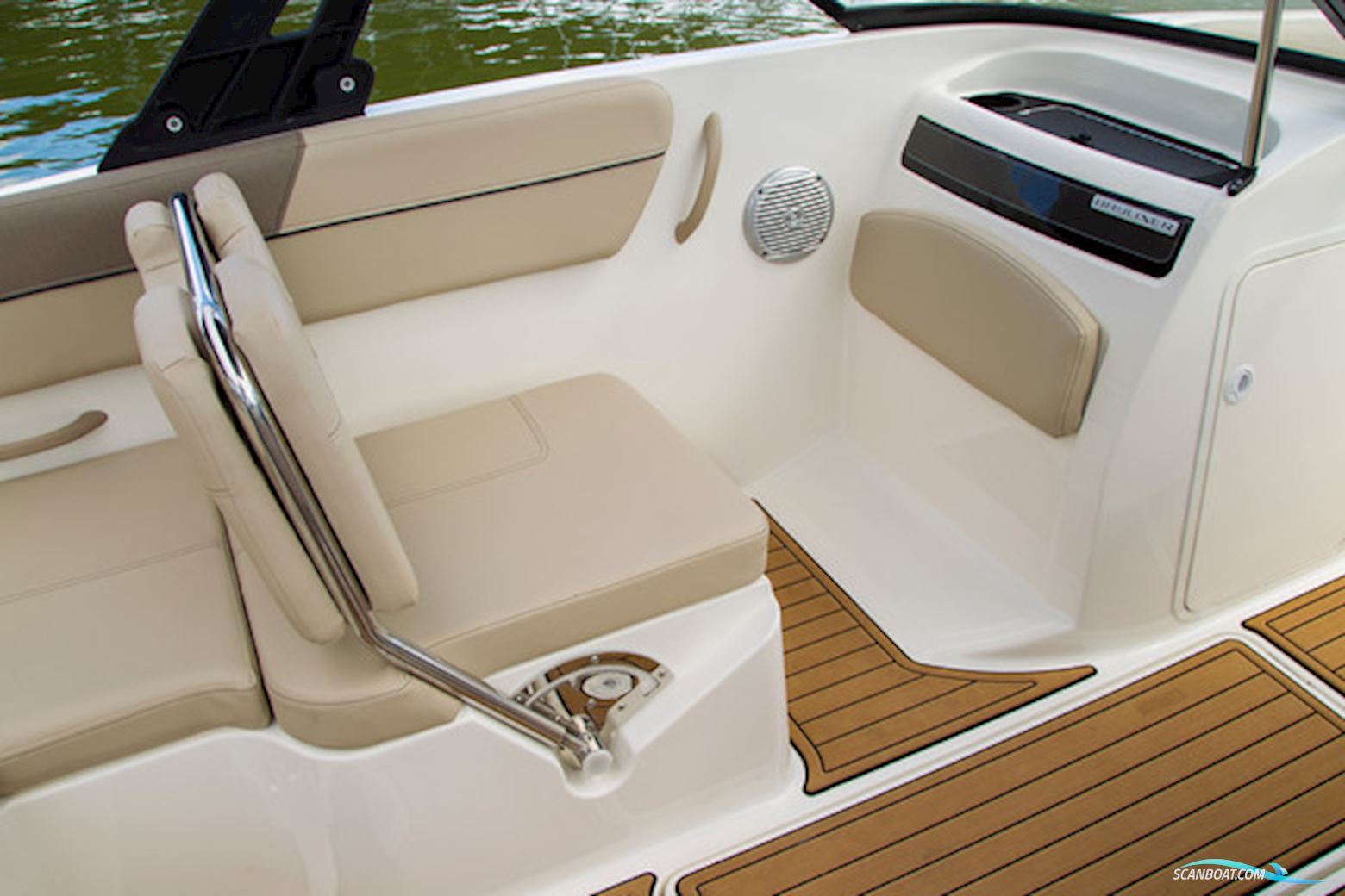 Bayliner VR5 med MerCruiser sterndrive
