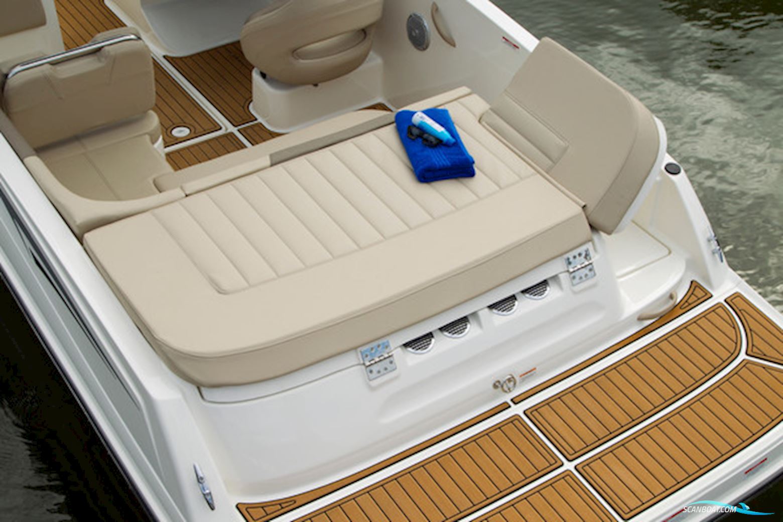 Bayliner VR5 med MerCruiser sterndrive