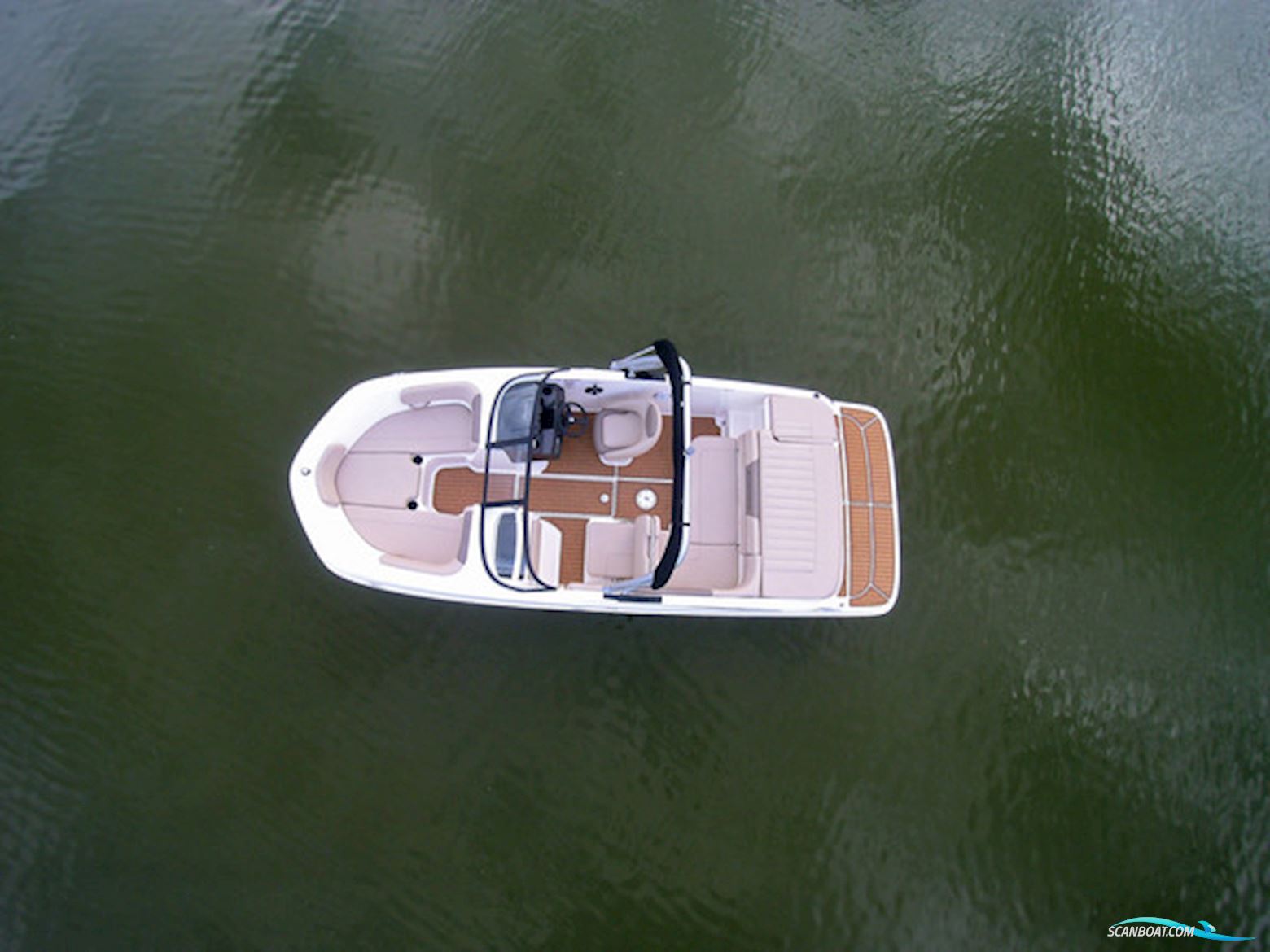Bayliner VR5 med MerCruiser sterndrive