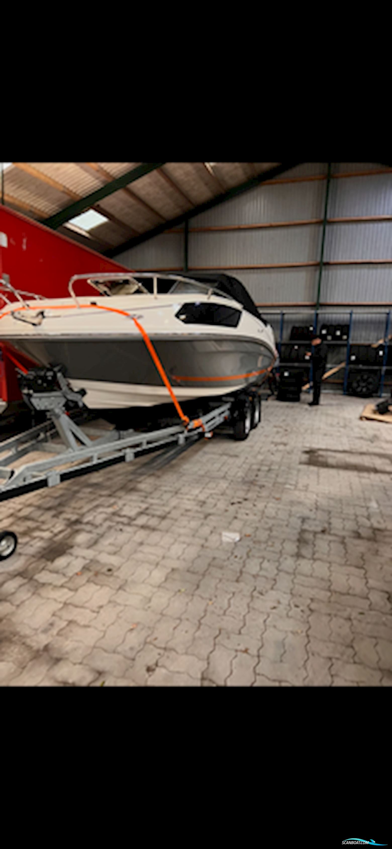 Bayliner VR6 Cuddy m. Brenderup 2500Kg Trailer.