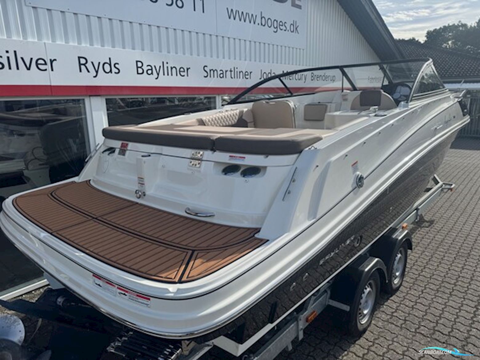 Bayliner VR6 Cuddy Med 300 hk Mercruiser-Efi V8 6,2L og 2700 kg Variant Bådtrailer