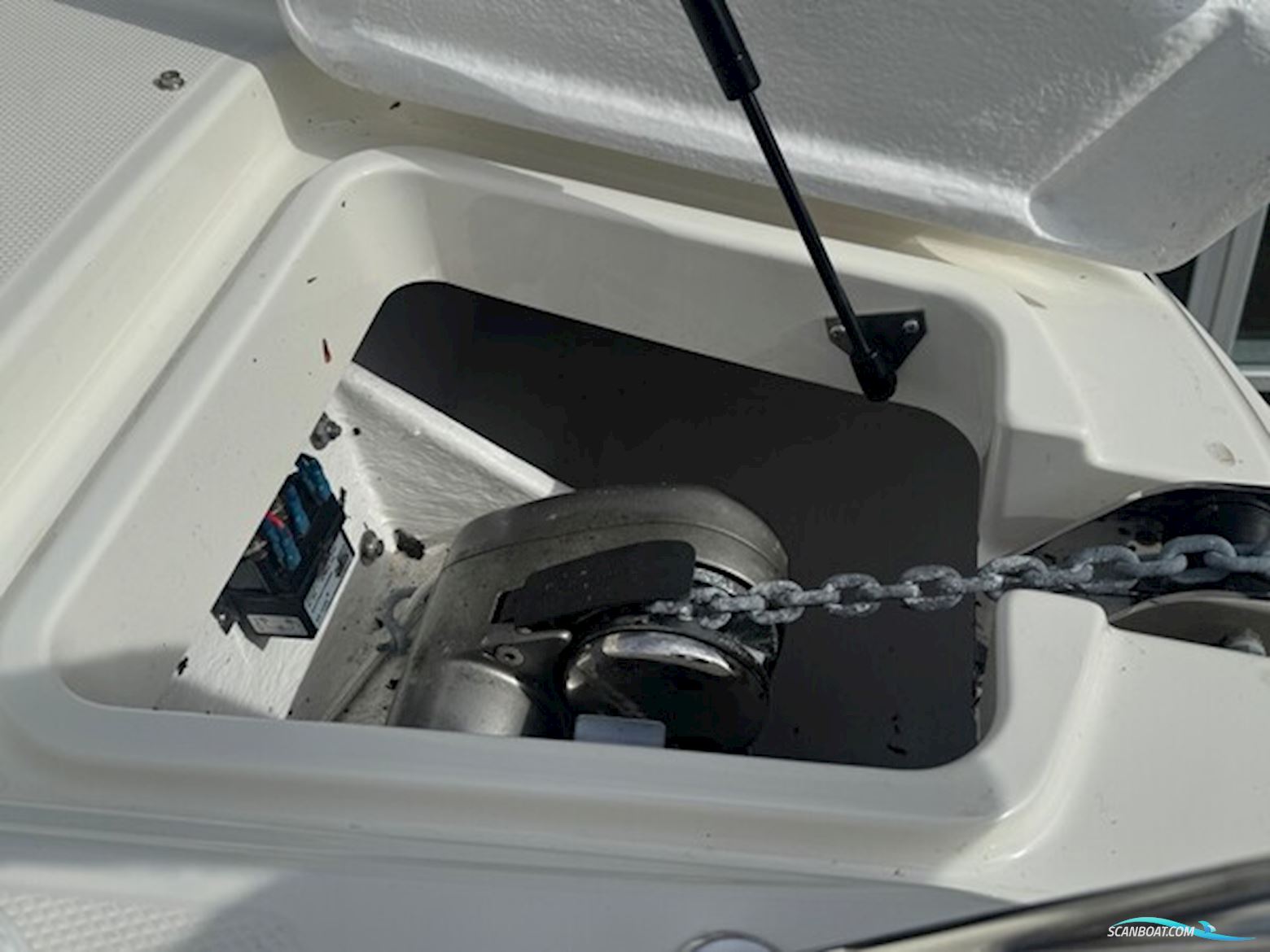 Bayliner VR6 Cuddy Med 300 hk Mercruiser-Efi V8 6,2L og 2700 kg Variant Bådtrailer