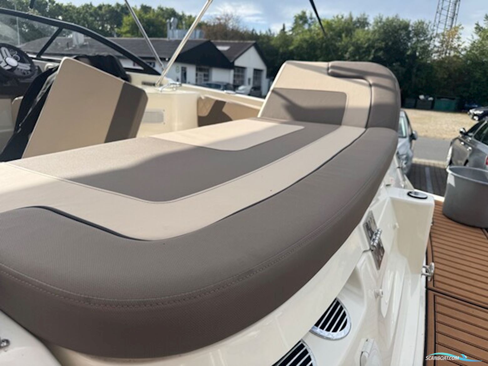 Bayliner VR6 Cuddy Med 300 hk Mercruiser-Efi V8 6,2L og 2700 kg Variant Bådtrailer