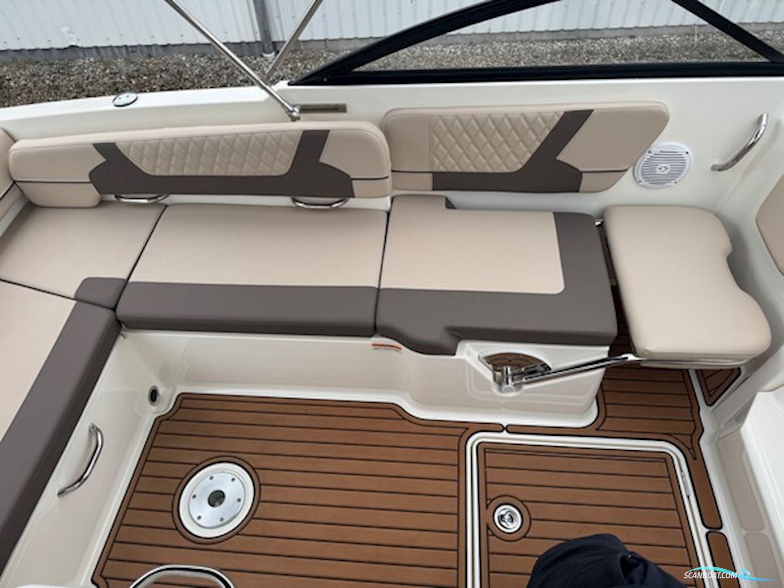 Bayliner VR6 Cuddy Med 300 hk Mercruiser-Efi V8 6,2L og 2700 kg Variant Bådtrailer