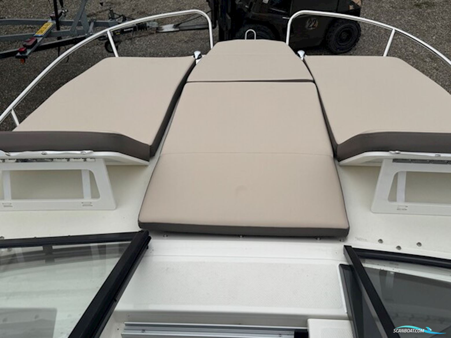 Bayliner VR6 Cuddy Med 300 hk Mercruiser-Efi V8 6,2L og 2700 kg Variant Bådtrailer