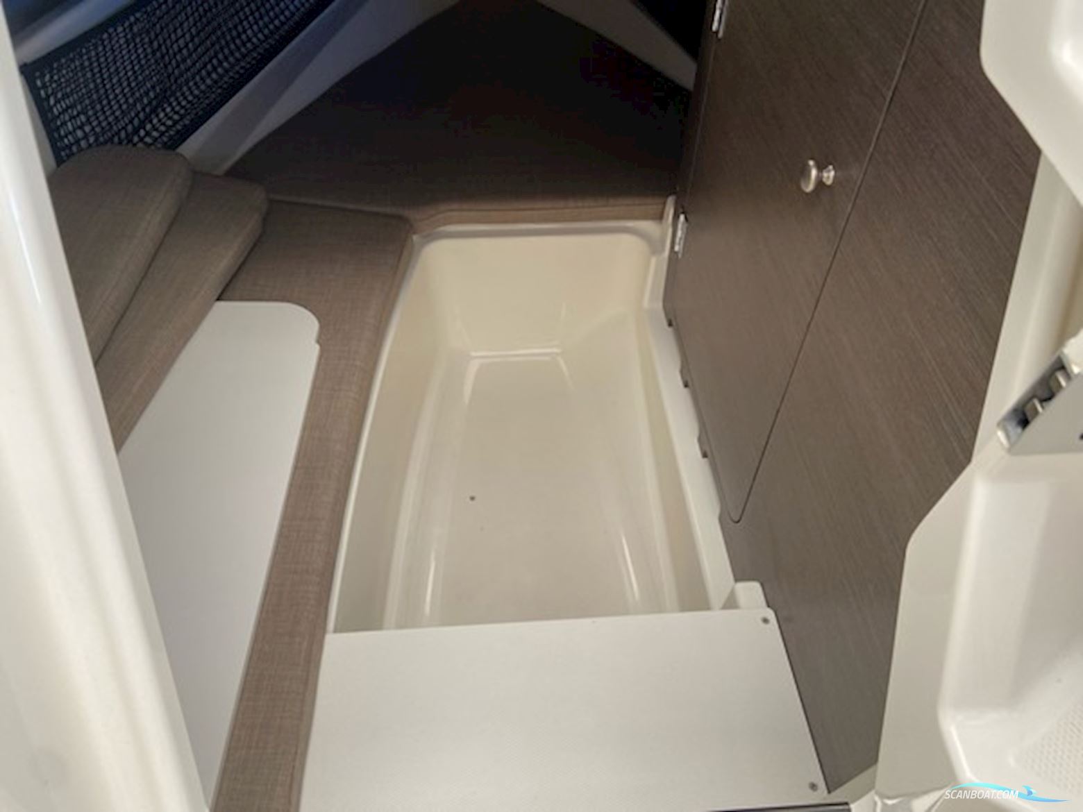 Bayliner VR6 Cuddy, MerCruiser 6,2 MPI...