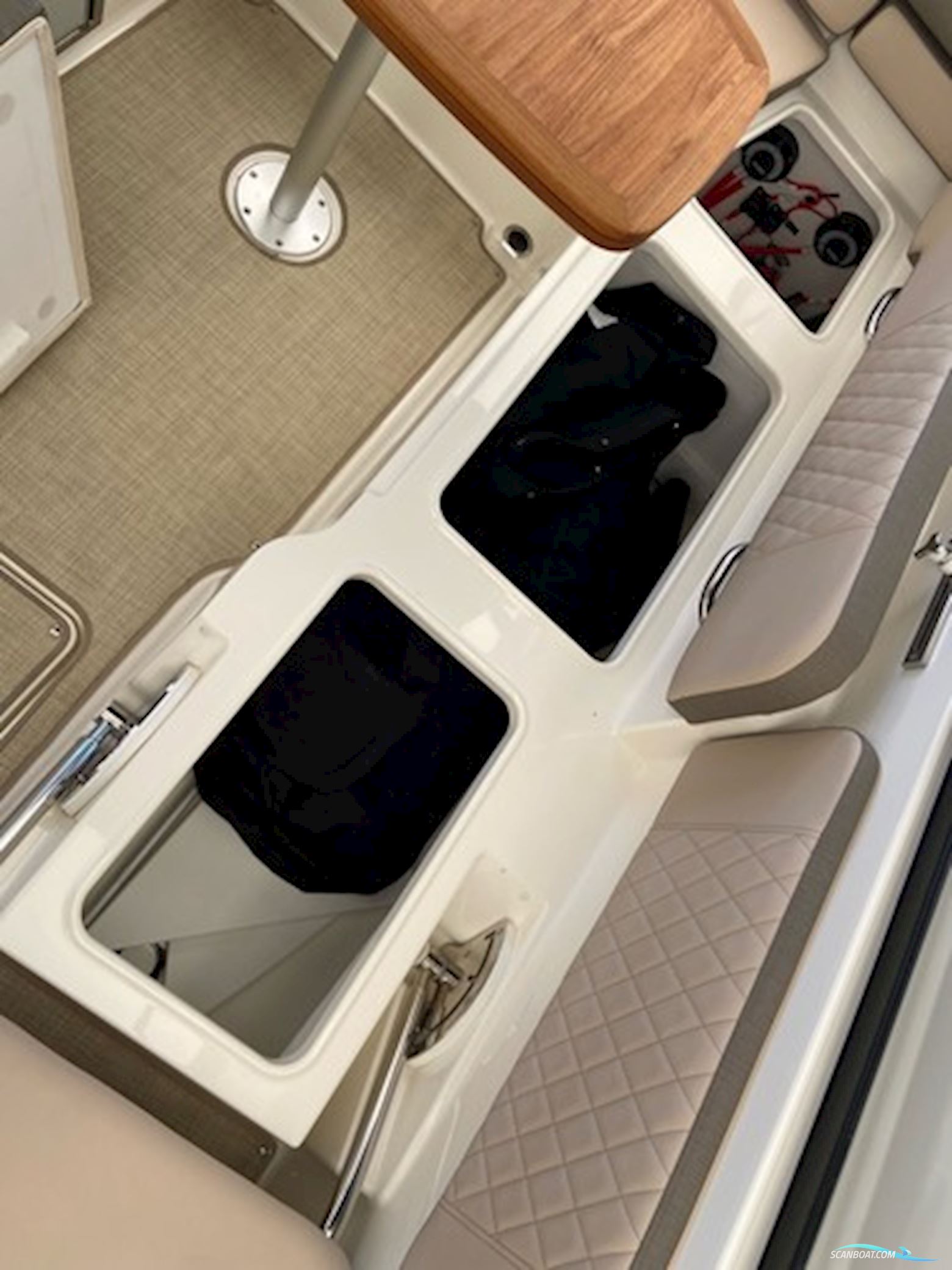 Bayliner VR6 Cuddy, MerCruiser 6,2 MPI...