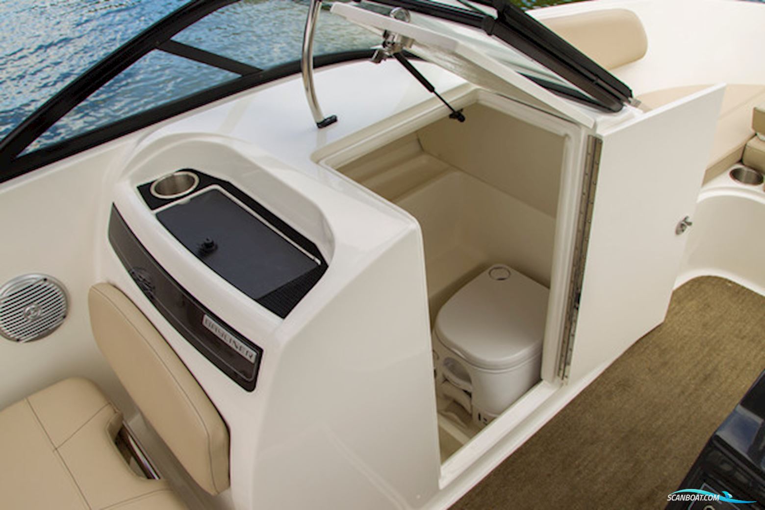 Bayliner VR6 med MerCruiser sterndrive